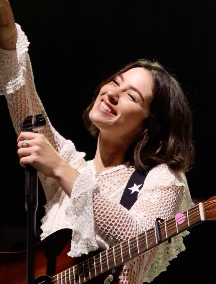 Click here to visit Gracie Abrams' Spotify